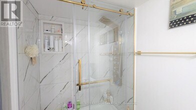 6532 Kuhn Crescent in Niagara Falls, ON - Building Photo - Building Photo