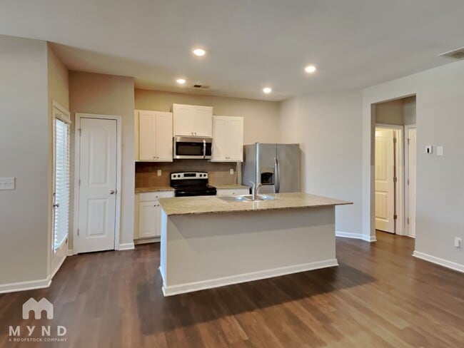 5648 Union Pointe Dr in Union City, GA - Building Photo - Building Photo