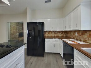 535 Shady Brook Dr, Unit 540 in Stafford, TX - Building Photo - Building Photo