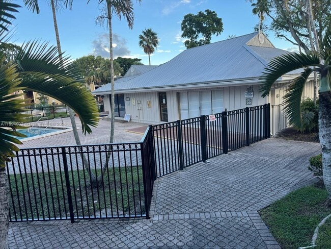 property at 4453 Treehouse Ln