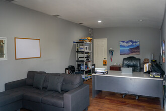 6815 Bleker St in Houston, TX - Building Photo - Interior Photo