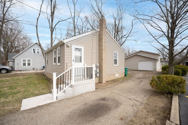 5923 Missouri Ave in Portage, MI - Building Photo - Building Photo