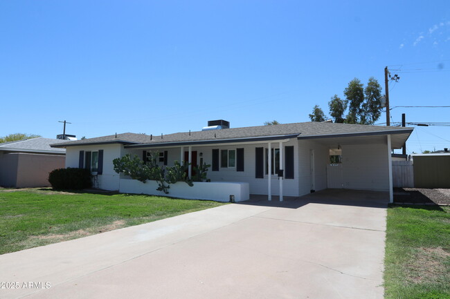 property at 6907 E Earll Dr