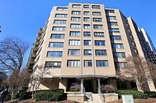 2201 L St NW, Unit 516 in Washington, DC - Building Photo