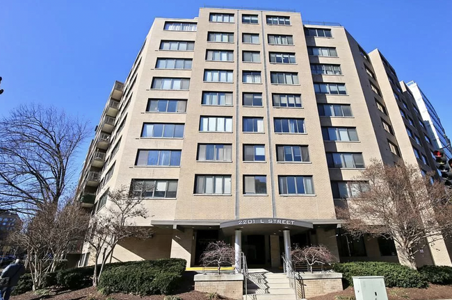 2201 L St NW, Unit 719 in Washington, DC - Building Photo