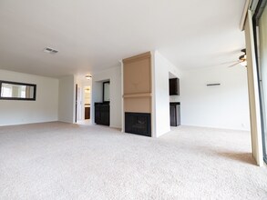 2564 Navarra Dr in Carlsbad, CA - Building Photo - Building Photo