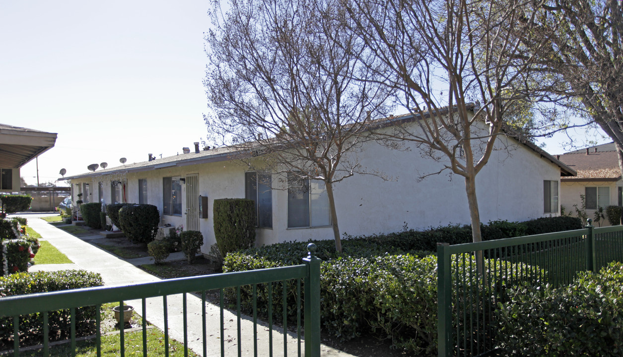 1351 W Stoneridge Ct in Ontario, CA - Building Photo