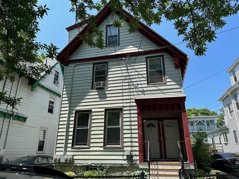 120 Walnut St, Unit #2 in Somerville, MA - Building Photo