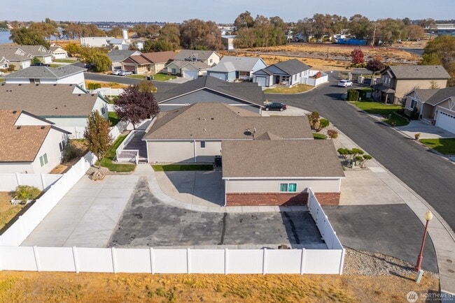 1300 W Marina Dr in Moses Lake, WA - Building Photo - Building Photo