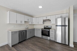 472 Essex St in Lynn, MA - Building Photo