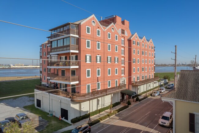 Algiers Point Condominiums in New Orleans, LA - Foto de edificio - Building Photo