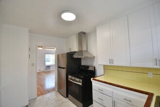 12807 Burbank Blvd in Los Angeles, CA - Building Photo - Building Photo