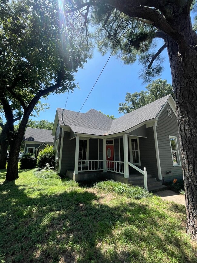 property at 704 S Anglin St