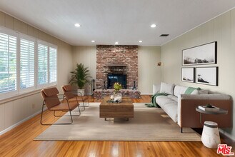 13429 Cantara St in Los Angeles, CA - Building Photo - Building Photo