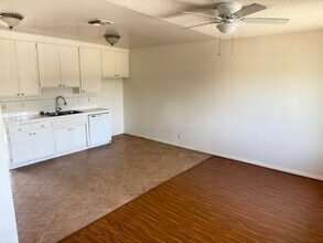 14942 Burbank Blvd in Los Angeles, CA - Building Photo - Building Photo