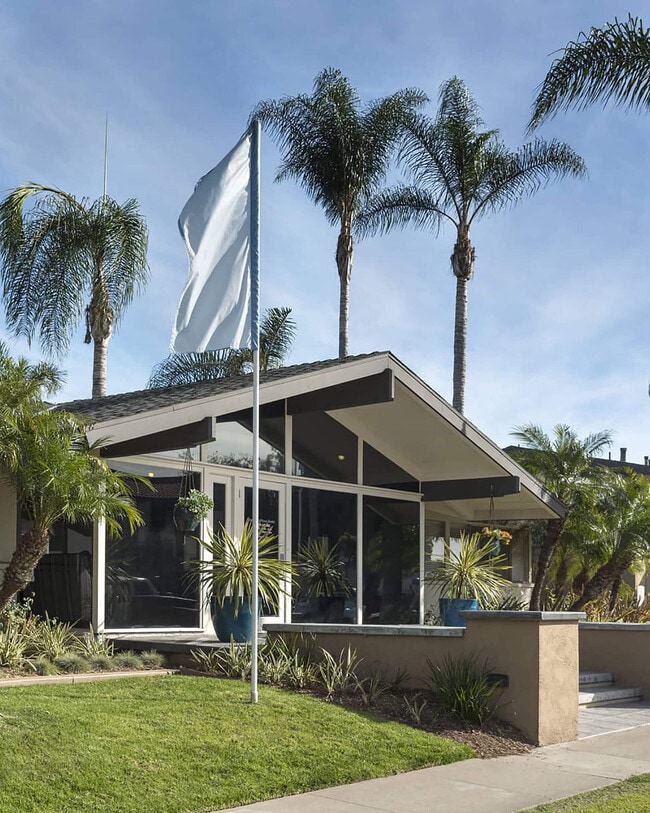 Harbor at Mesa Verde in Costa Mesa, CA - Foto de edificio - Building Photo