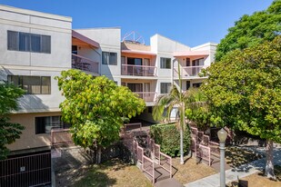 345 N Jackson St in Glendale, CA - Building Photo