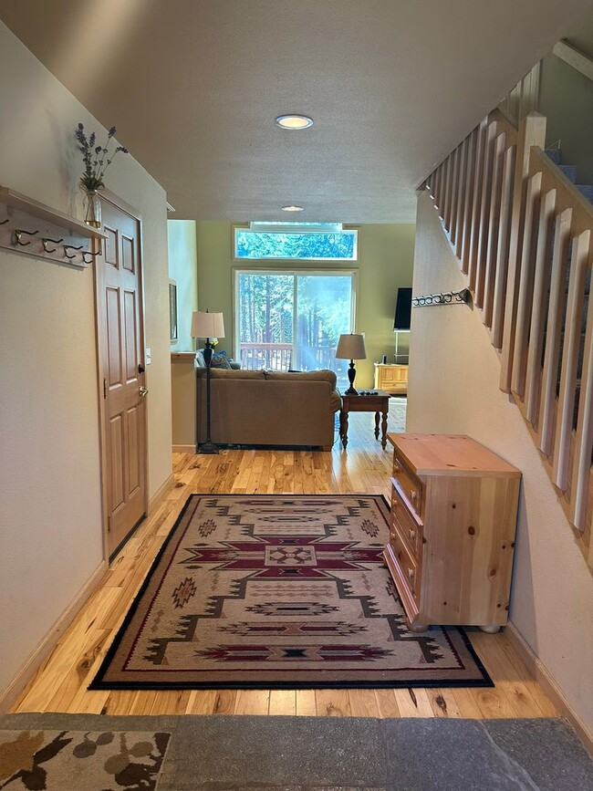 14538 Tyrol Rd in Truckee, CA - Building Photo - Building Photo