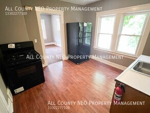 9801 Raymond Ave in Cleveland, OH - Building Photo - Building Photo