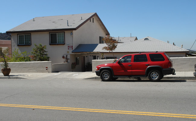 10255 Tujunga Canyon Blvd in Tujunga, CA - Foto de edificio - Building Photo