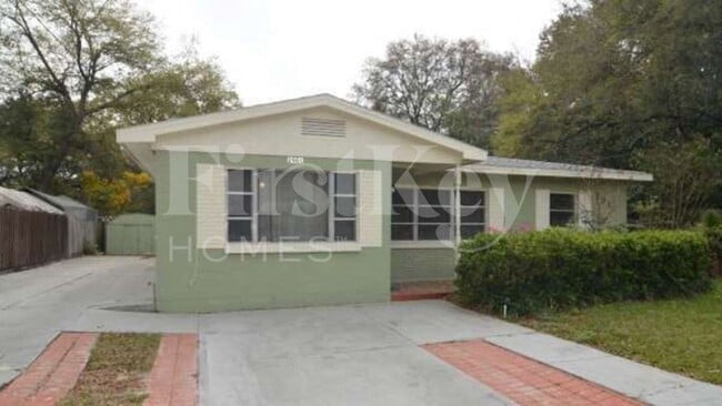 property at 2901 E Crawford St