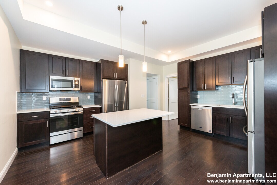 10 Marion St, Unit 1 in Medford, MA - Foto de edificio