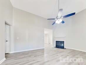 374 Chesapeake Way in Rockmart, GA - Foto de edificio - Building Photo