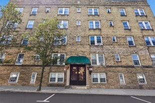 7505 Palisade Ave in North Bergen, NJ - Building Photo