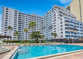 5005 Collins Ave, Unit 605 in Miami Beach, FL - Building Photo