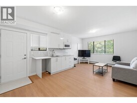 3xxx St Andrews Ave in North Vancouver, BC - Building Photo