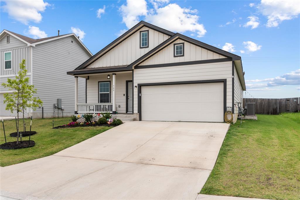 509 Halfmoon Dr in Lockhart, TX - Building Photo