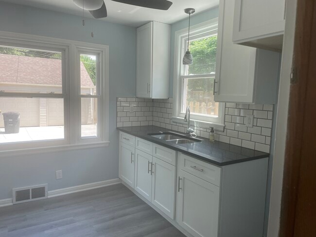2008 N 81st St in Wauwatosa, WI - Building Photo - Building Photo