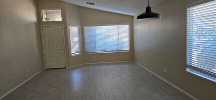 8139 W Mary Ann Dr in Peoria, AZ - Foto de edificio - Building Photo