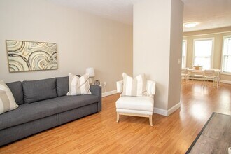 73 Green Hill Pkwy, Unit 2 in Worcester, MA - Foto de edificio - Building Photo