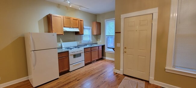 474 W Judd St, Unit Studio in Woodstock, IL - Foto de edificio - Building Photo