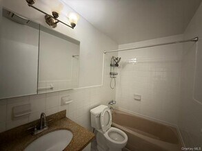 42-04 28th Ave in Queens, NY - Building Photo - Building Photo