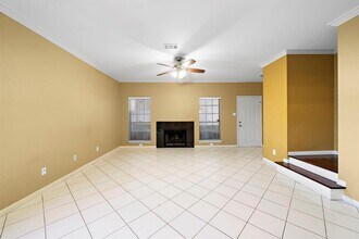7396 Regency Square Ct in Houston, TX - Foto de edificio - Building Photo