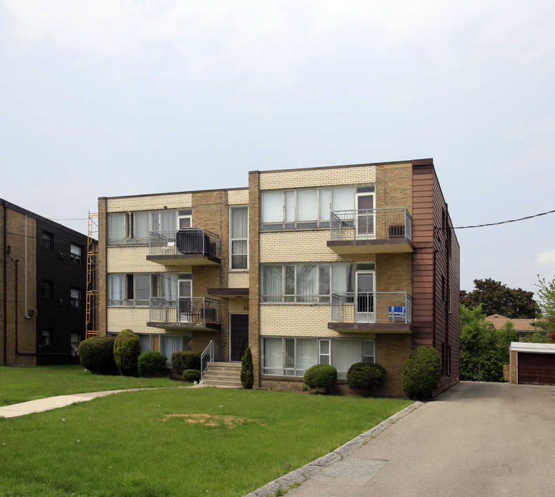 46 Meadowbrook Rd in Toronto, ON - Building Photo