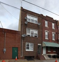 835 Washington Ave in Philadelphia, PA - Building Photo