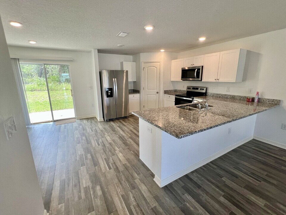 166 Maple Dr in Kissimmee, FL - Building Photo