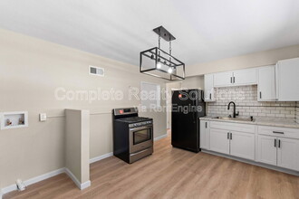 9753 Vickie Pl in St. Louis, MO - Building Photo - Building Photo