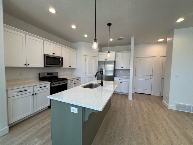 732 Banner Dr in Saratoga Springs, UT - Building Photo - Building Photo