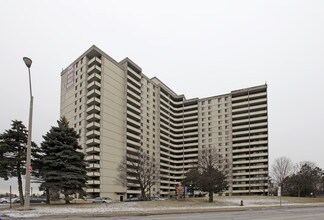 Murray Ross Apartments in Toronto, ON - Building Photo - Building Photo