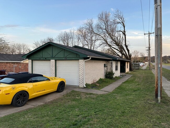 property at 2802 Grinnell Ave