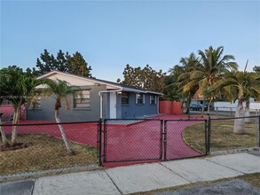 11801 SW 181st Terrace in Miami, FL - Building Photo - Building Photo