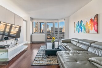 401 E 34th St in New York, NY - Building Photo - Building Photo