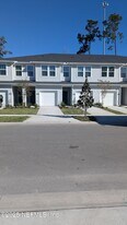 550 Holly Lks Dr in Orange Park, FL - Building Photo