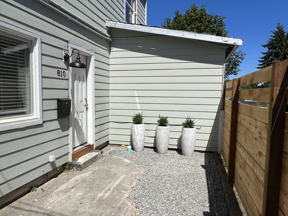 810 Chester Ave, Unit 810B in Bremerton, WA - Building Photo