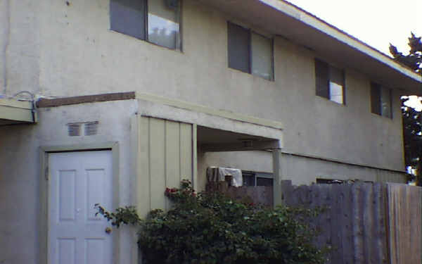 1255 S 10th St in Corona, CA - Foto de edificio - Building Photo