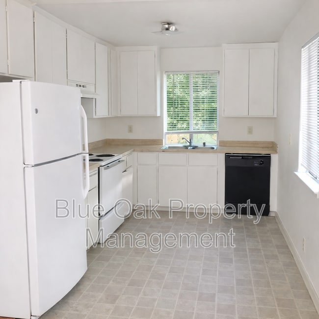 635 Ivy St in Chico, CA - Building Photo - Building Photo